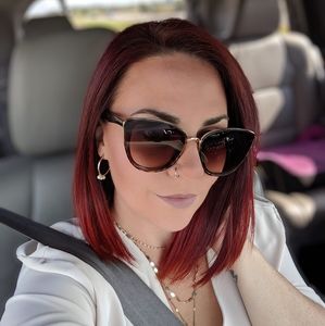 Meet your Posher, Holly